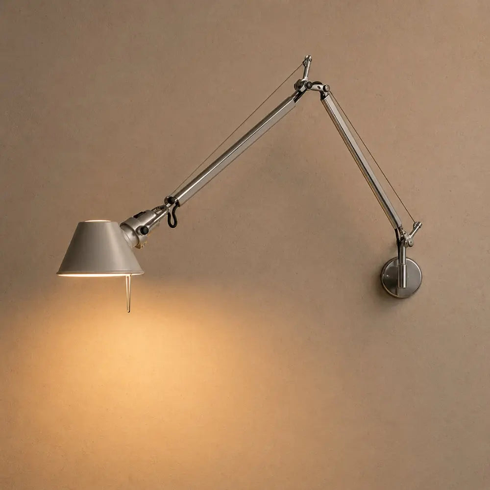 Eirna wall light, adjustable articulated arm in aluminium | Wickleigh