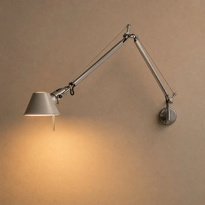 Eirna wall light, adjustable articulated arm in aluminium | Wickleigh