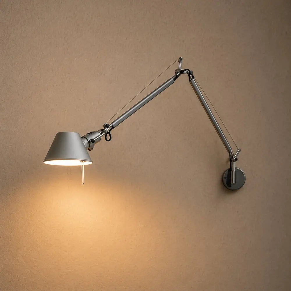 Eirna wall light, adjustable articulated arm in aluminium | Wickleigh