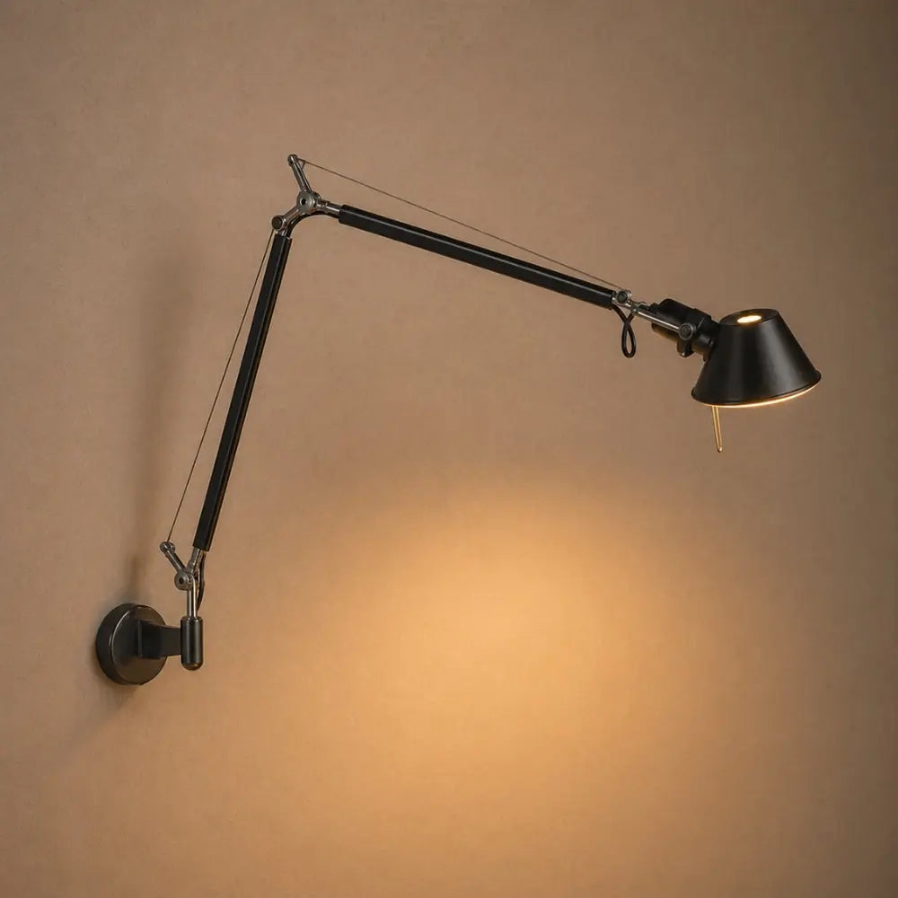 Eirna wall light, adjustable articulated arm in aluminium | Wickleigh