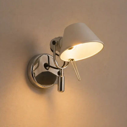 Eirna wall light, adjustable articulated arm in aluminium | Wickleigh
