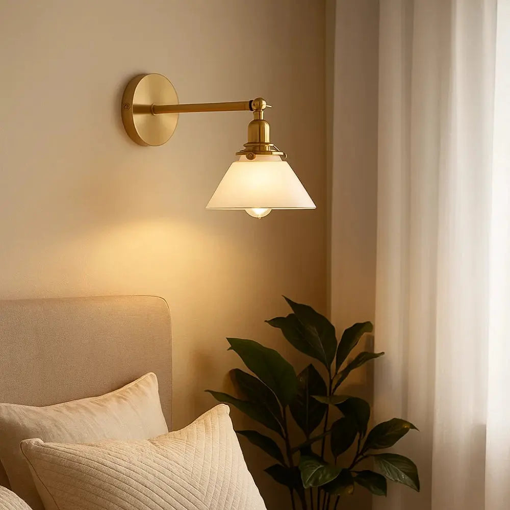 Emben glass wall light, brass-toned retro design | Wickleigh