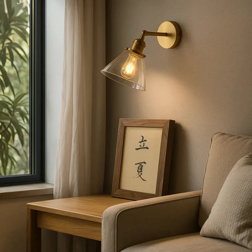 Emben glass wall light, brass-toned retro design | Wickleigh