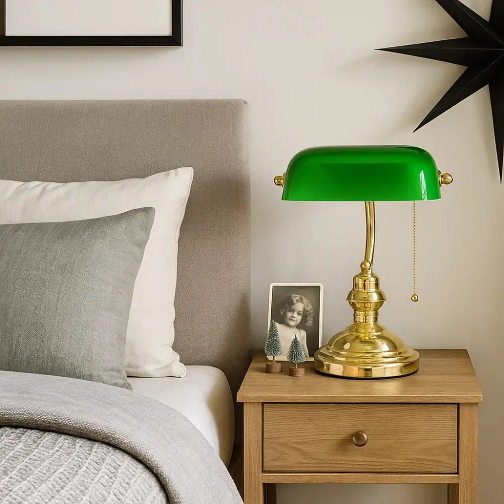 Ralen banker's desk lamp, green glass shade | Wickleigh