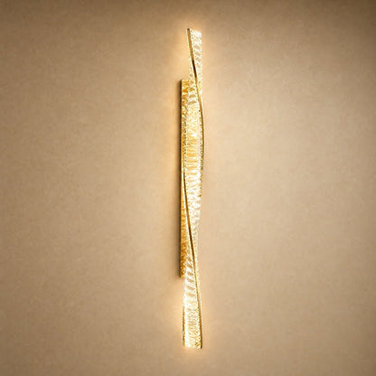 Frena large wall light, cut crystal and gold-plated metal, two crossed blades lit | Wickleigh