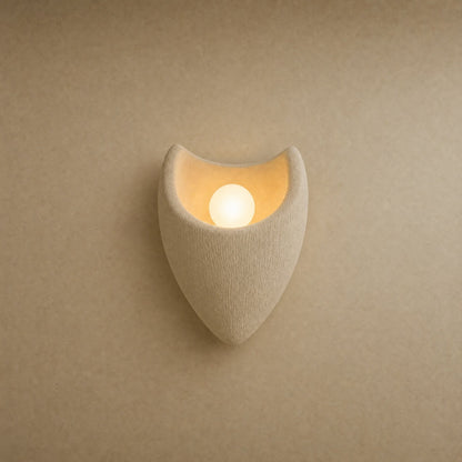 Savlin bedside wall light, ecru Cup shape 25 x 19.5 cm, lit | Wickleigh